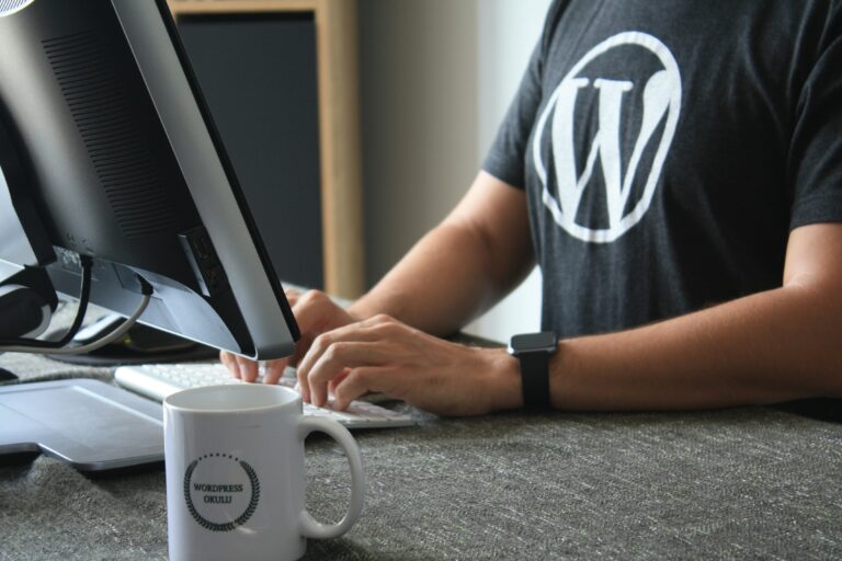 Jak dodać konto admina do&nbsp;WordPress? Praktyczny poradnik krok po&nbsp;kroku dla firm i&nbsp;użytkowników